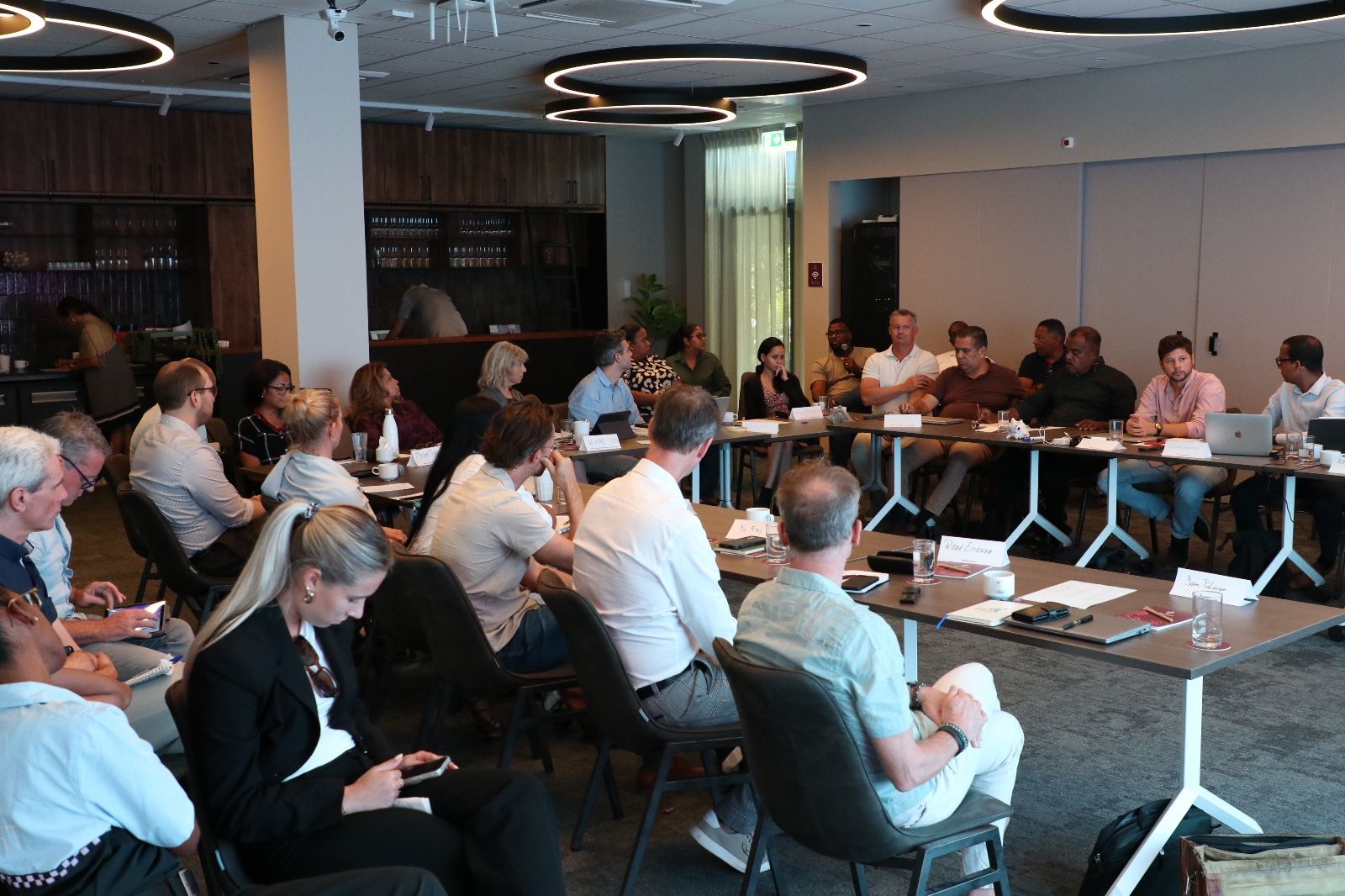 The Klimaattafel Bonaire roundtable in session