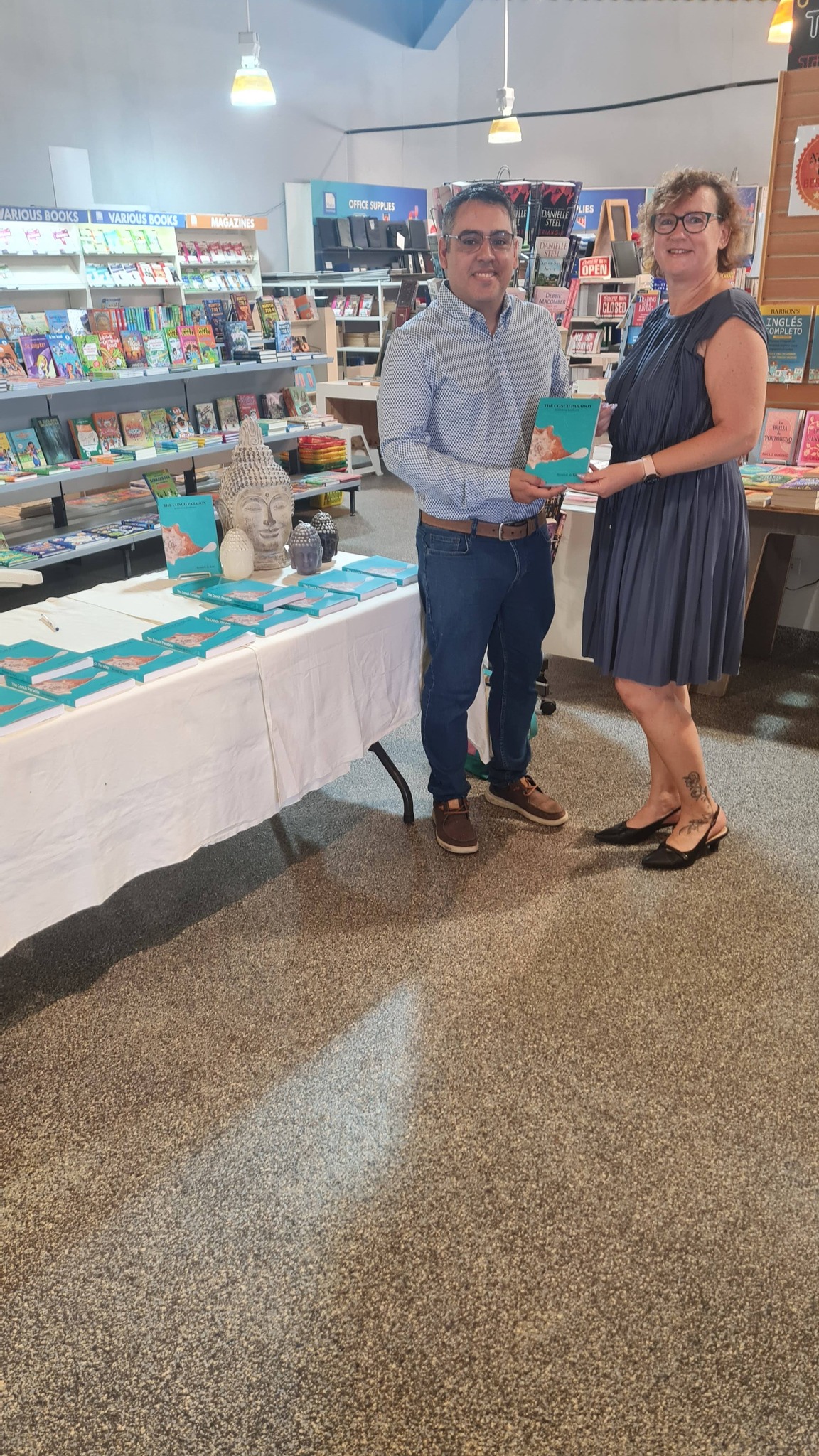 Rendell de Kort at the Plaza Bookshop signing