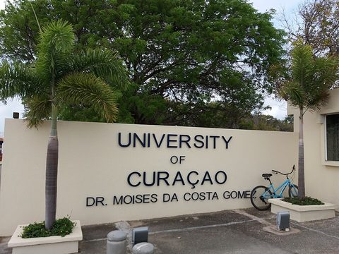Entrance of the University of Cura&ccedil;ao